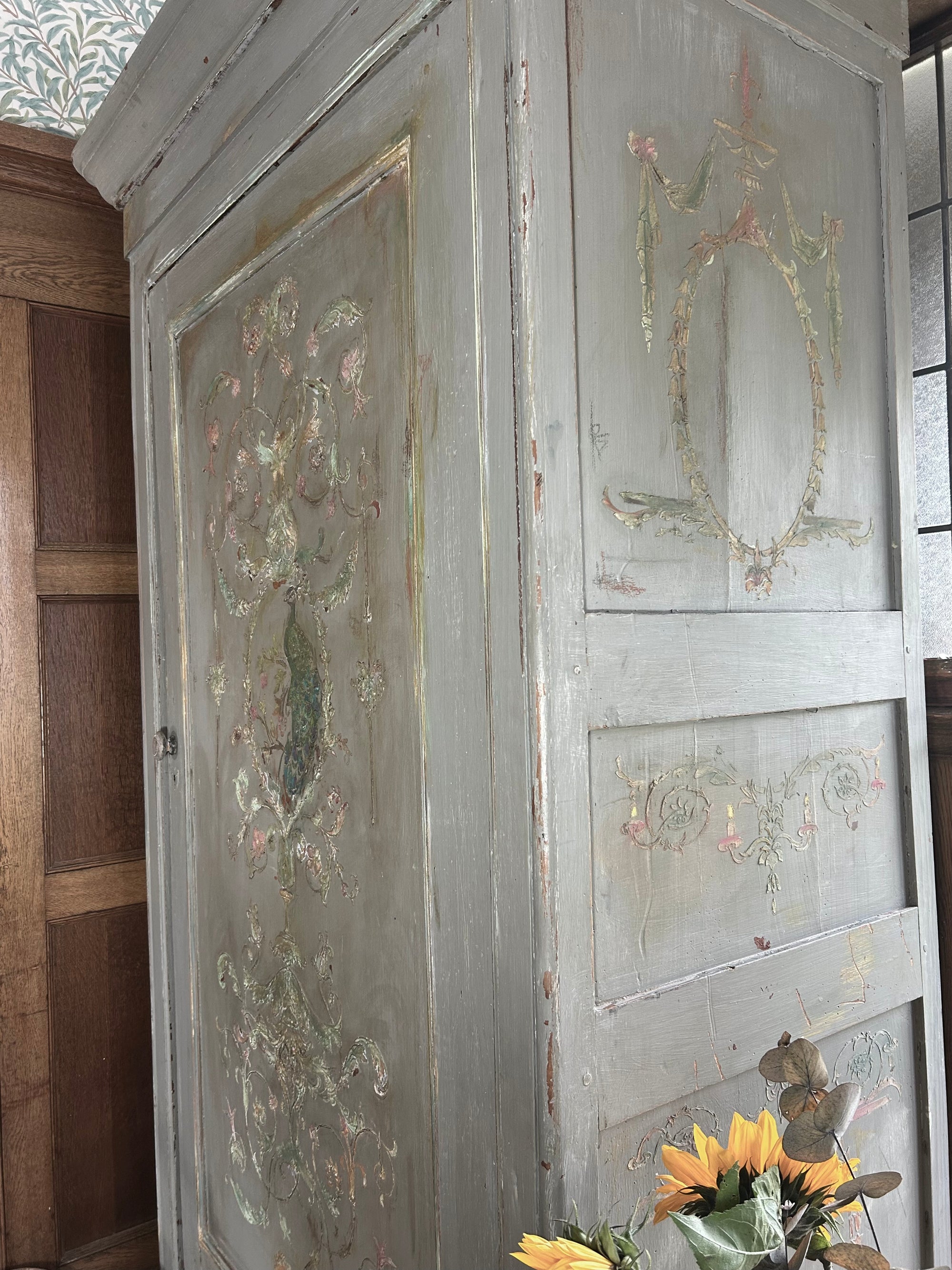 Vintage French Painted Linen Press/Wardrobe with Inlaid Chinoiserie